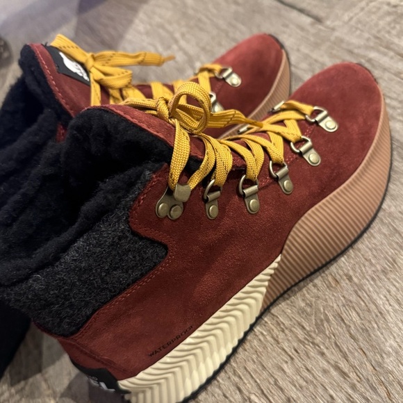 Sorel Out N About Conquest III Waterproof Boots. - Picture 4 of 7